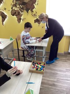 25 лютого 2025 р. викладачі Фахового коледжу НФаУ відвідали пацієнтів "Школи супергероїв" на базі Харківської міської клінічної дитячої лікарні № 16