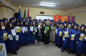 У Фаховому коледжі Національного фармацевтичного університету відбулося урочисте вручення дипломів бакалаврам фармації